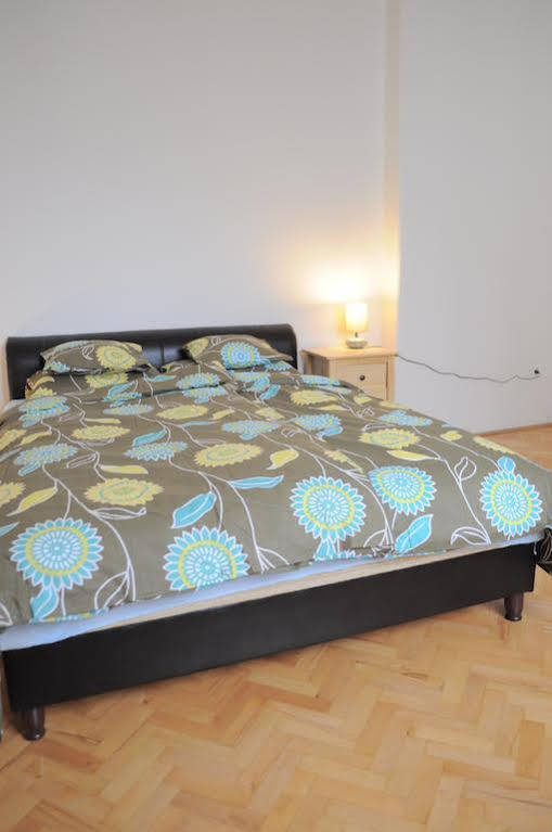 Great Buda Apartman Boedapest Buitenkant foto